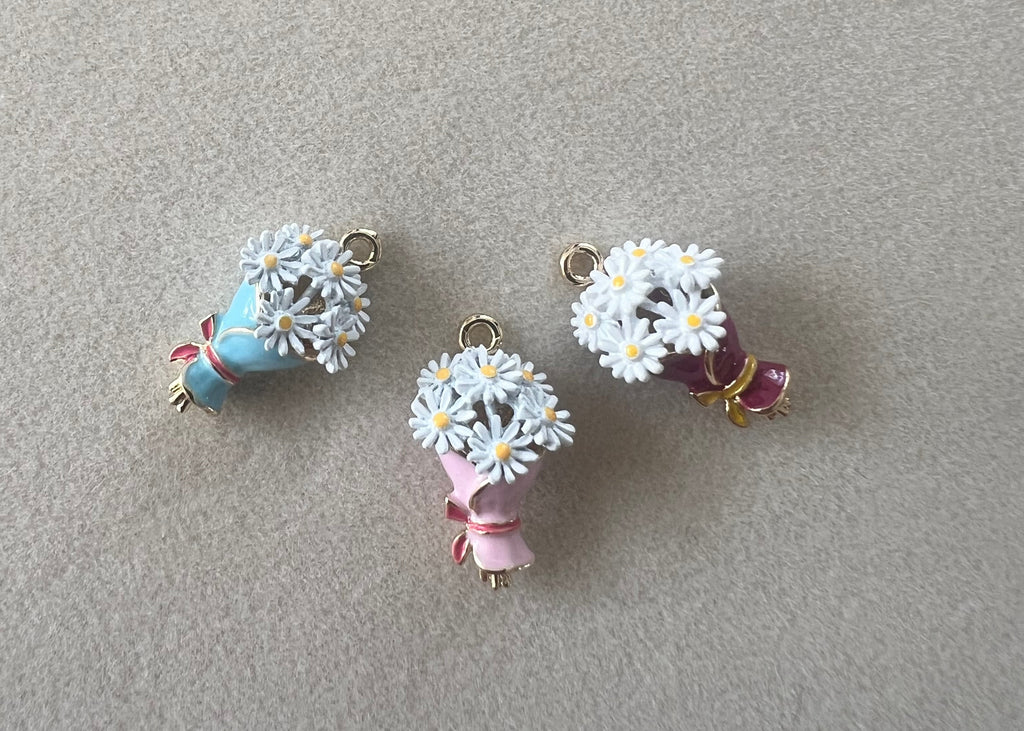 Wrapped bouquet charm