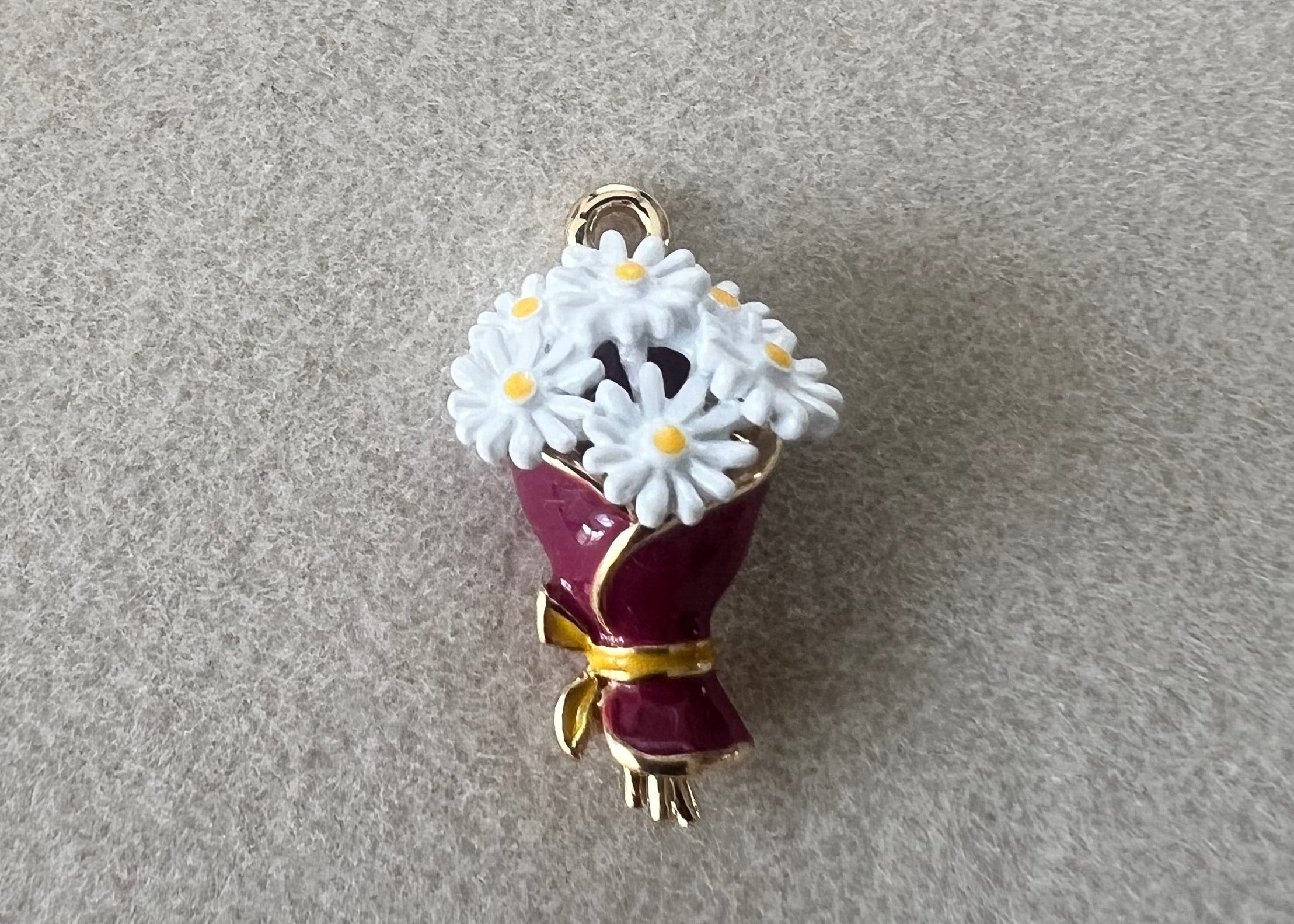 Wrapped bouquet charm