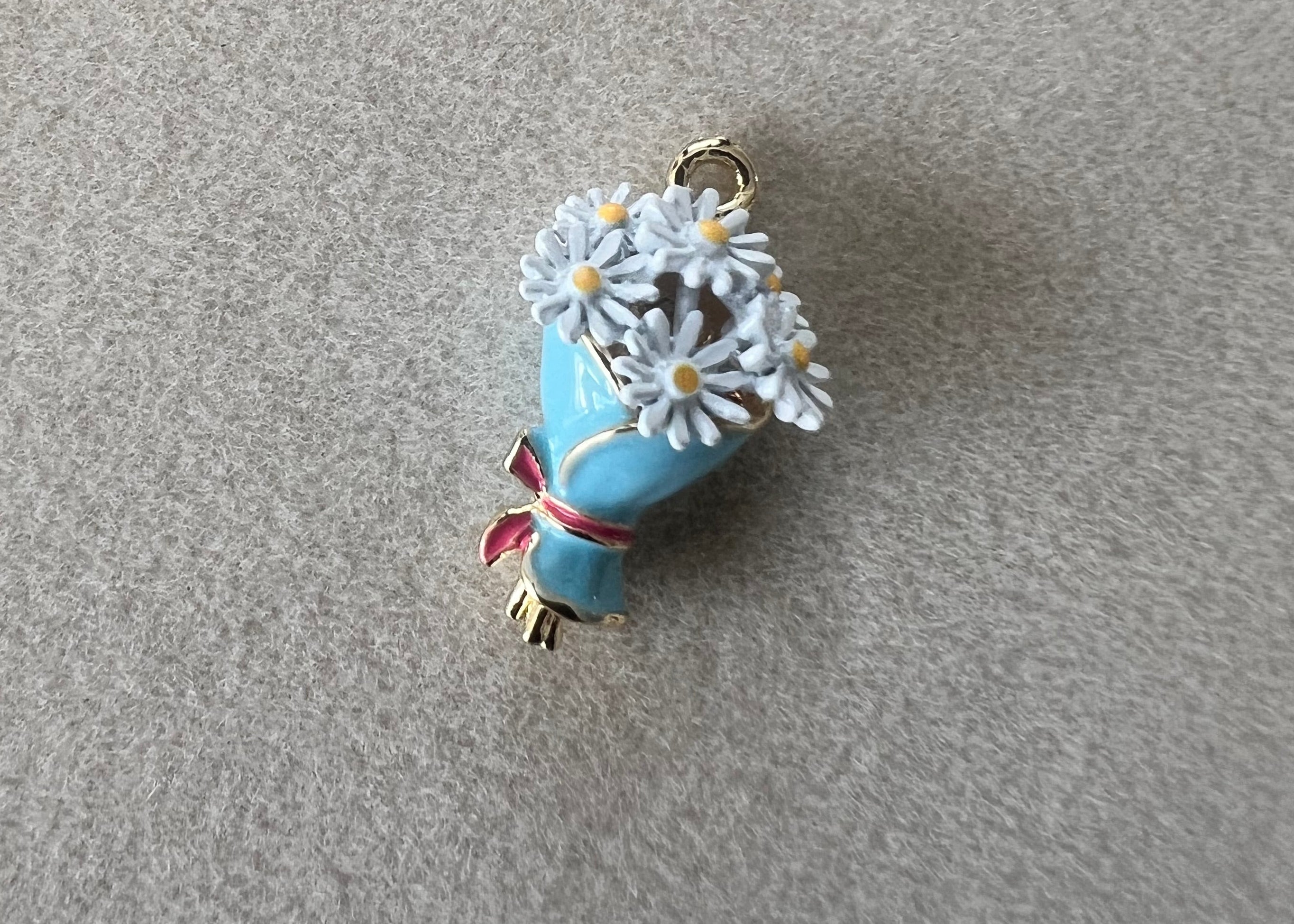 Wrapped bouquet charm